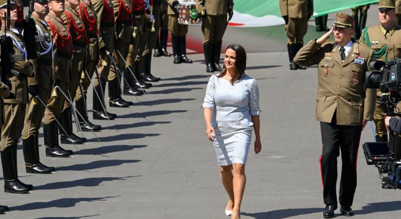 Donáth szerint Orbán két nő szoknyája mögé bújt