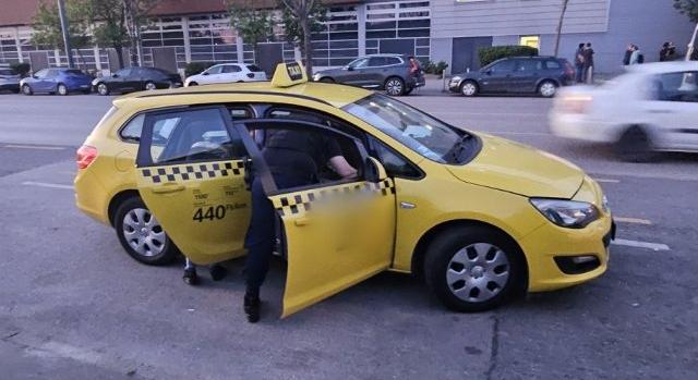 Jogosítvány nélküli, drogos taxisokat fogtak a rendőrök