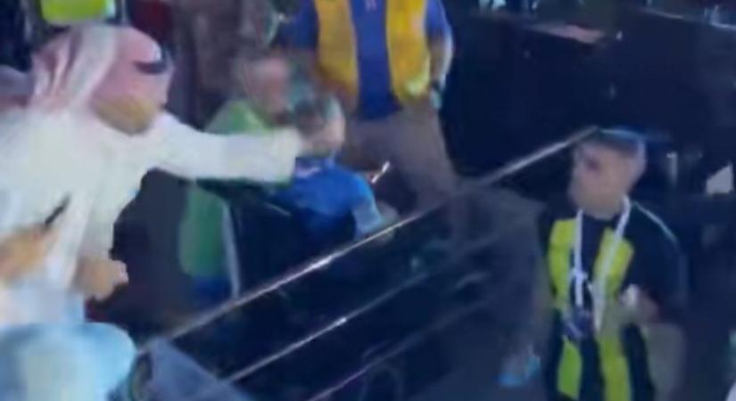 Megkorbácsolta egy szurkoló Benzemáék csapattársát a szaúdi kupadöntőn