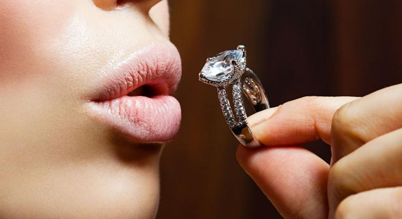 „Elválok, de a gyűrűm marad” – A válási gyűrű a legújabb ékszertrend