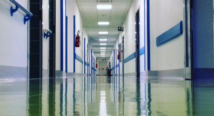 Adósságtengerben úsznak a magyar kórházak: havi 20 milliárd forinttal nő a tartozásuk