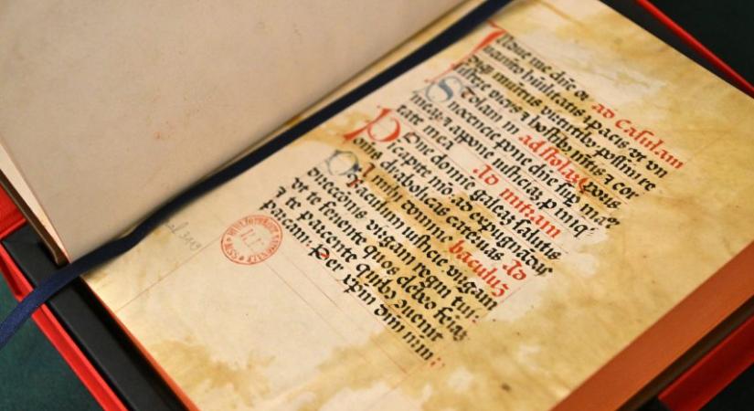 Bemutatták Kálmáncsehi Domonkos 15. századi imakönyvének fakszimile kiadását