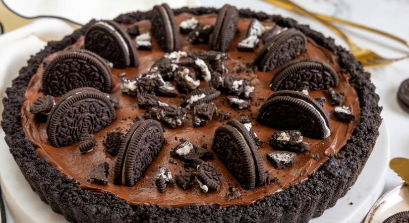 Pár hozzávalós csokikrémes pite sütés nélkül: Oreo keksz az alapja