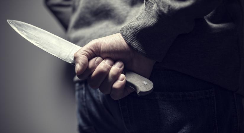 Késsel fenyegetve raboltak ki egy 14 évest: edzésről sietett haza, de megtetszett egy férfinak a mobilja