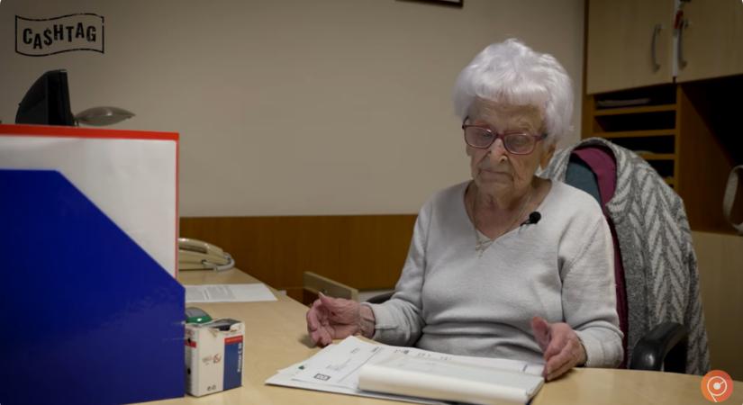 Csodájára járnak a pécsi nyugdíjasnak: ő Sári néni, aki 99 évesen is könyvelőként dolgozik
