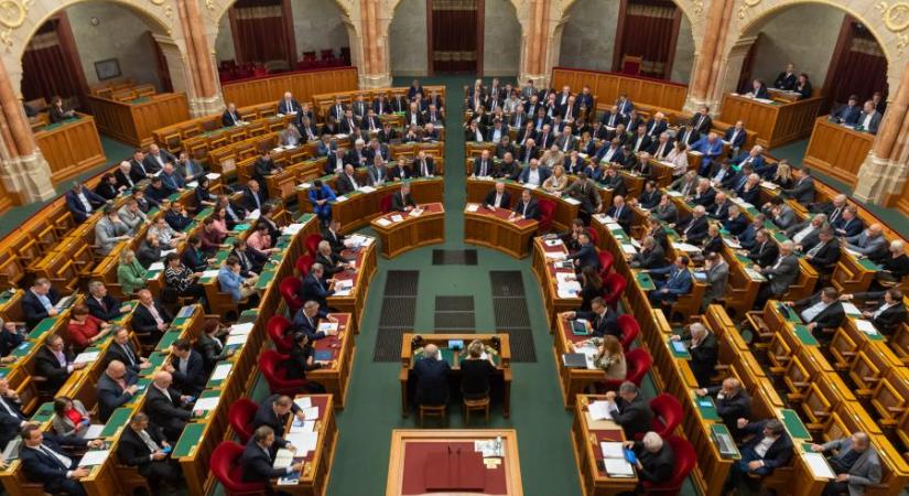 Tanárképzés, digitális állampolgárság, könyvek árkedvezménye – Kezdődik a parlament kétnapos ülése