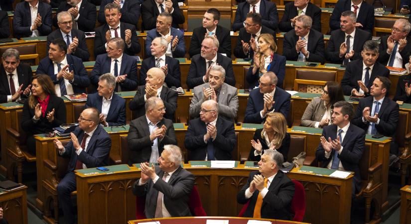 Tizenharmadjára is módosít az Alaptörvényen a Fidesz