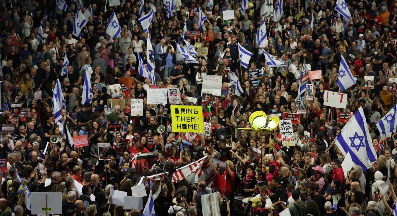 A túszok szabadon engedéséért tüntettek Tel-Avivban