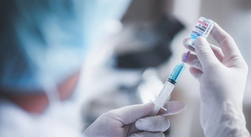 Az AstraZeneca elismeri a koronavírus vakcinája halálos mellékhatását