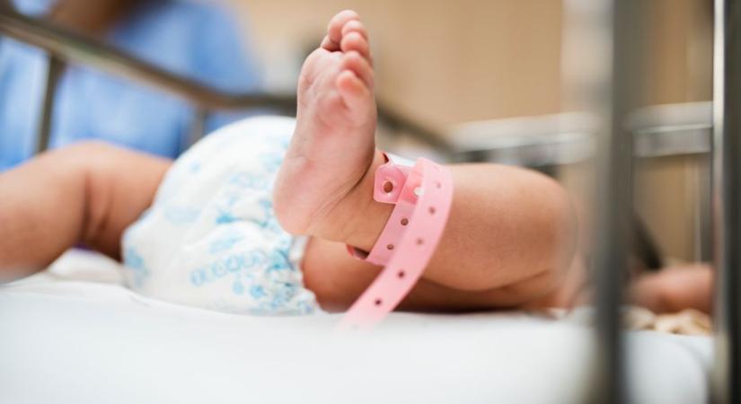 Újszülött kislányt hagytak a Heim Pál babamentő inkubátorában