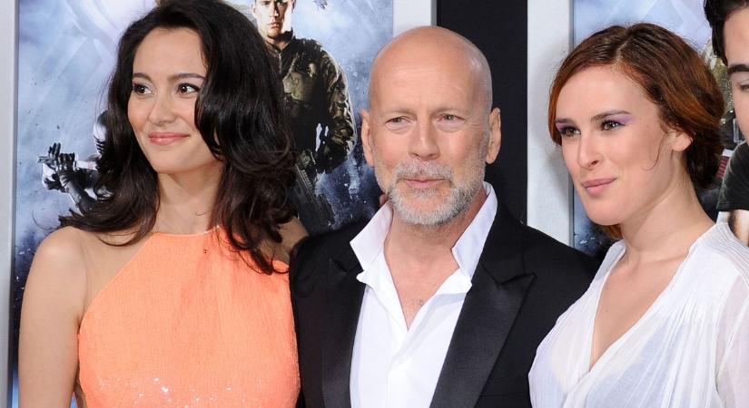 Bruce Willis lányai nem szégyellősek: majdnem kiesett a mellük a bikinijükből