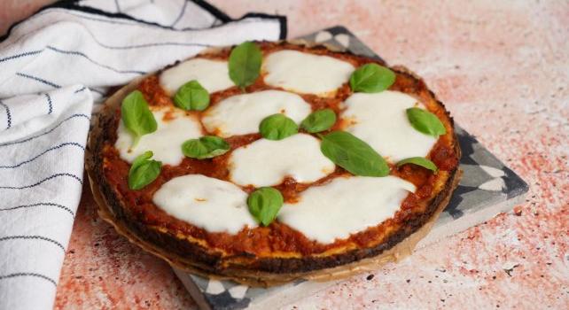 Itt a diétázók kedvence: pofonegyszerű mozzarellás karfiolpizza