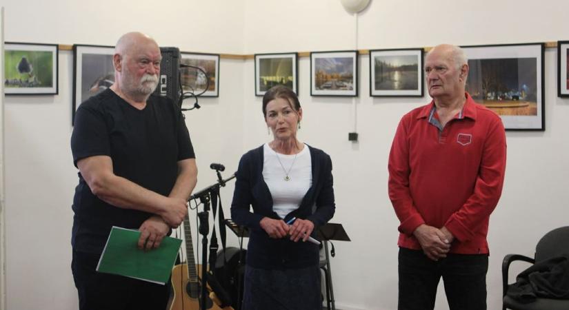 Örömfotósok várostárlata mutatkozott be a könyvtárban (videó, galéria)