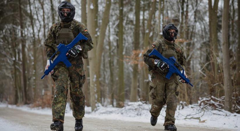 „Merz haljon meg a keleti fronton!” – Diáklázadás a kancellár militarizációs politikája miatt
