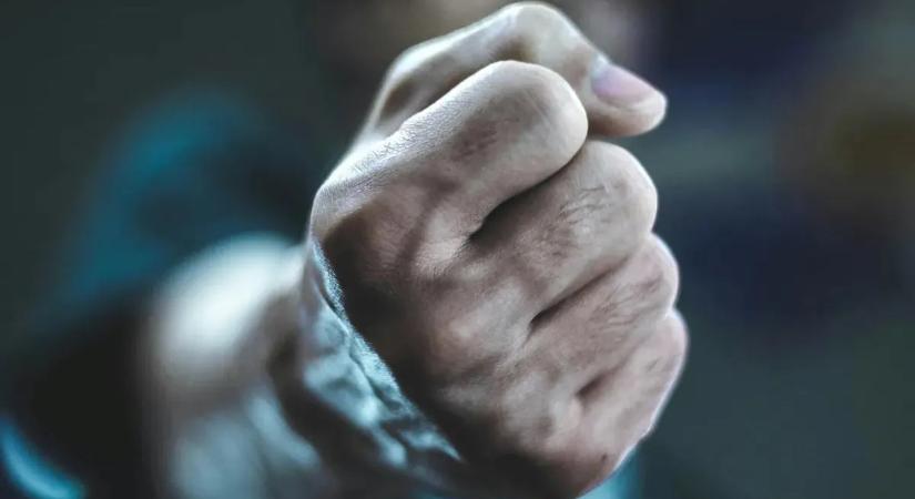Baltával és bottal támadtak a védtelen férfira Csörögön