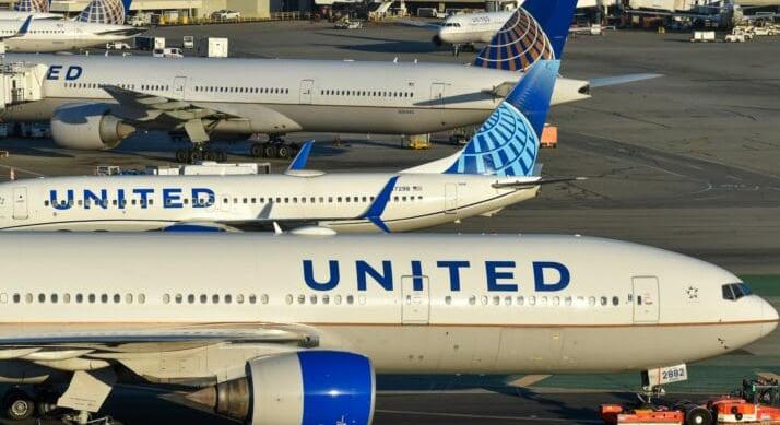 Járatokat töröl a United Airlines – 11 milliárd dolláros pluszköltségtől tart a légitársaság a magas olajárak miatt