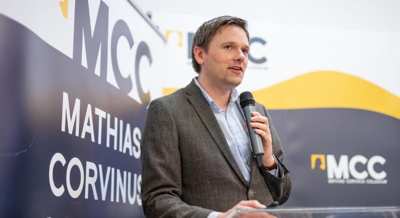 Német történész Pécsen: ’56 után tárt karokkal fogadták a magyarokat Amerikában