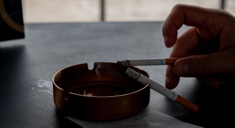 Papírból fejlesztettek biológiailag lebomló hamutartót