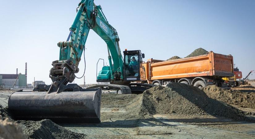 Félmillió köbméter földet termelnek ki 23 méter mélységig