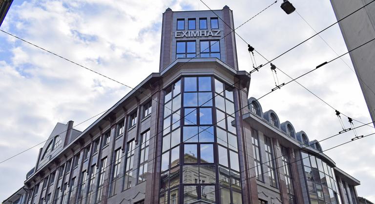 Saját dolgozója verte át az Eximbank nevével az ügyfeleket