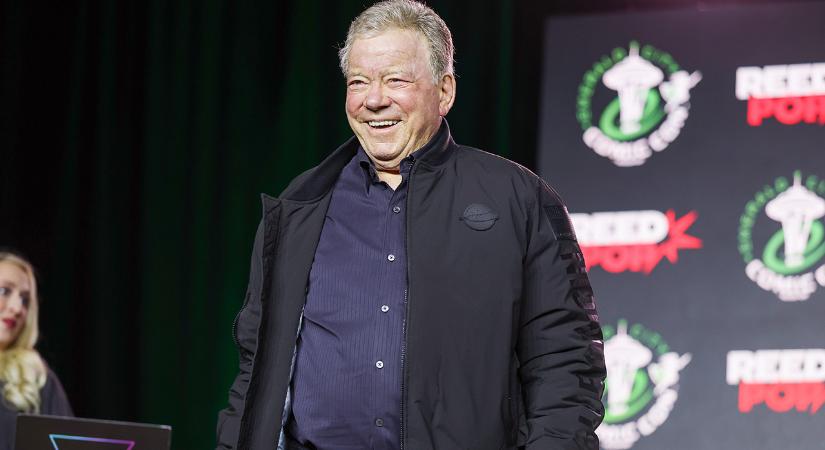 95 éves William Shatner, a Star Trek kapitánya és a T.J. Hooker nyomozója, aki a valóságban is megjárta az űrt