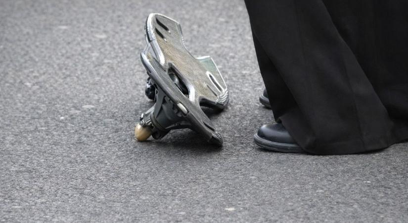 Ezt a pillanatot sosem felejtjük: gördeszkás plébános avatta fel a bugaci gördeszkapályát  videó