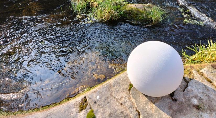 Urnás temetés Magyarországon: mikor, hol és hogyan helyezhetők el a hamvak szabályosan?