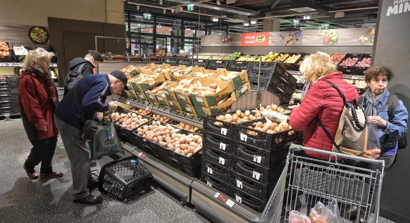 Árulkodó KSH adatok: a magyar negyedének tavaly is csökkent a reálbére