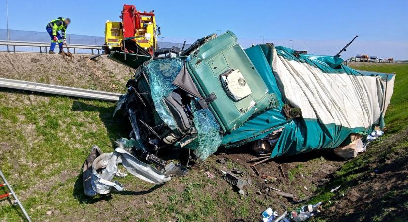Megrázó részletek derültek ki a M4-esen történt halálos balesetről, melyben egy hajdú-bihari férfi volt az áldozat