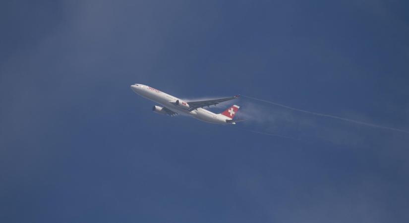 Pánik a levegőben: brutális turbulenciába került egy repülőgép, négy légiutas-kísérő megsérült