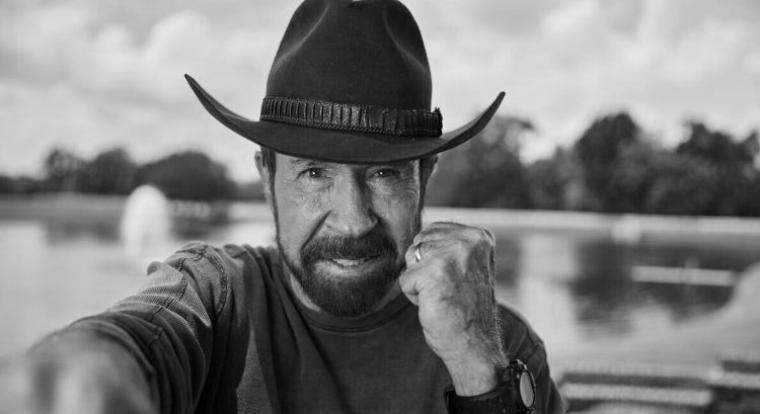 Meghalt Chuck Norris, vele egy egész akciófilmes korszak is távozik