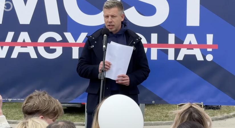 Magyar Péter már „nem akarunk háborút!” skandálással kampányol a Fidesz ellen
