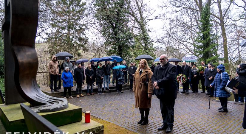 Esterházy János hűségének üzenete ma is él