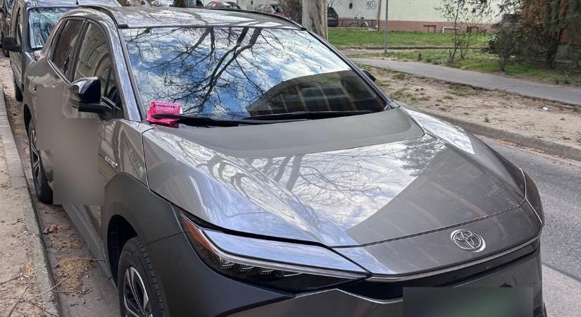 Hiába a zöld rendszámos elektromos autó, Kaposváron például büntetnek, ha nem regisztrálod