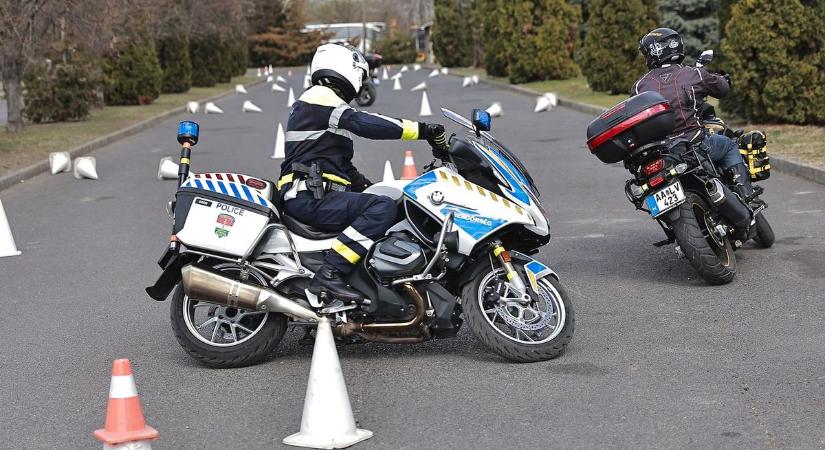 Az aszfalt mellett a motoros relfexeket is bemelegítették Debrecenben – fotókkal, videókkal