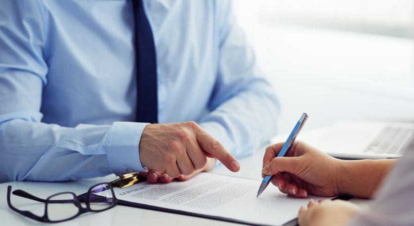 Példátlan botrány az Eximbanknál: azonnali hatállyal vágták ki a trükköző dolgozót, már a hatóságokat is bevonták