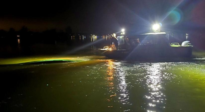 Felborult egy csónak a Dunán: drámai mentés zajlott, egy embert újra kellett éleszteni – fotók