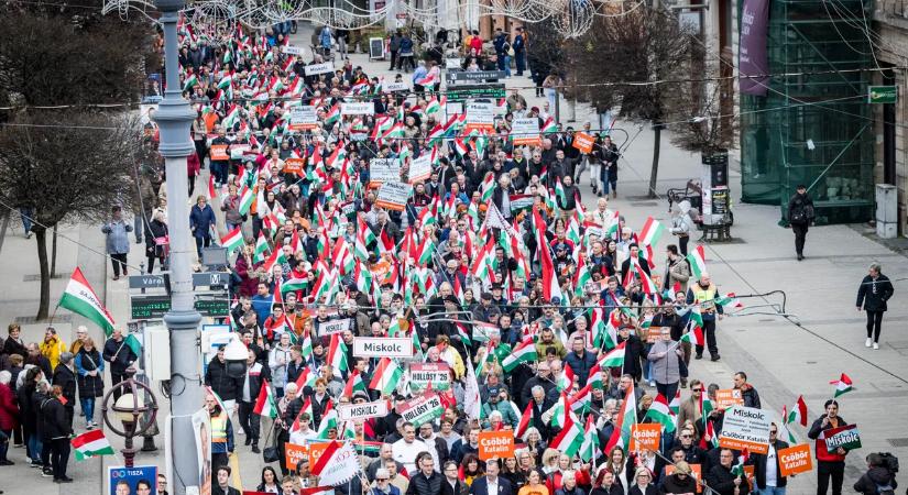 Országjárás: már most rengetegen vannak, Miskolcon így várják Orbán Viktort