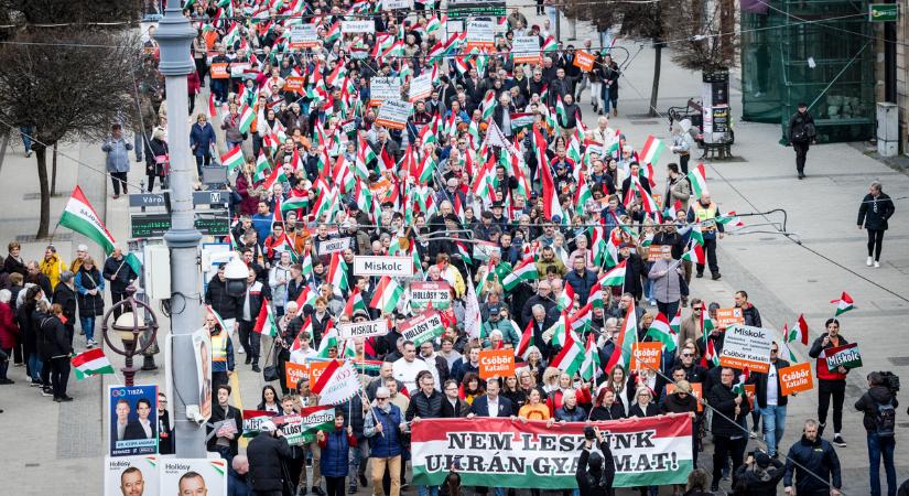 Miskolci Békemenet: óriási tömeg várja Orbán Viktort