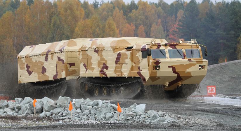 Itt a lánctalpas szörny, ami bárhol elmegy