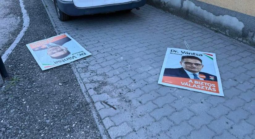 Újra vandálok tépkedtek fideszes plakátokat, ezúttal Szigetszentmiklóson