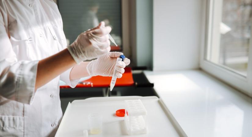 Több száz gyerek apja lehet egy apa-fia páros, eltiltották őket a spermaadástól