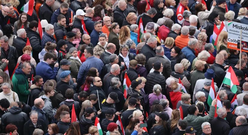 Háromszor annyian vagyunk, mint a Tisza! - Orbán Viktor országjárása hatalmas tömeget mozgatott meg