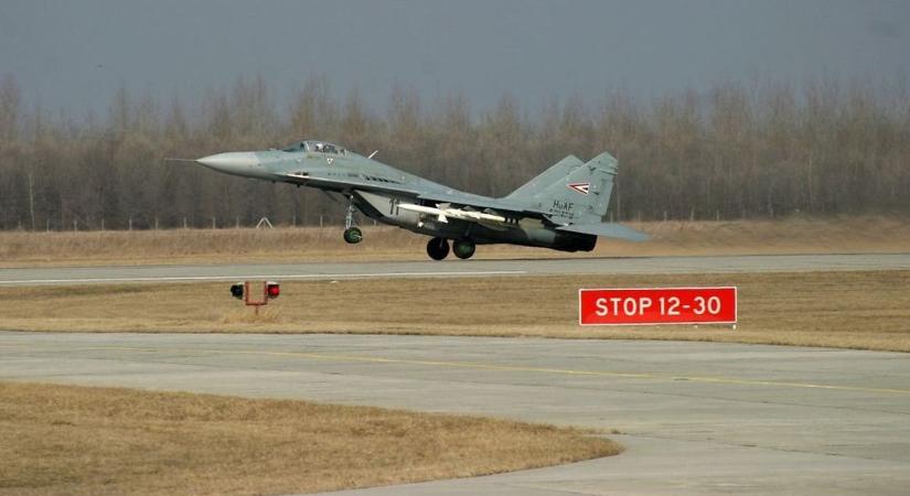 A pilóta helytállása miatt nem semmisült meg a több milliárd forint értékű Gripen – fotók