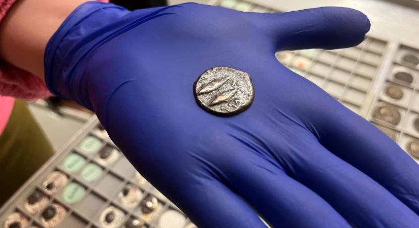 Múzeumba került egy kétezer éves, karthágói érme, amivel buszjegyet vettek