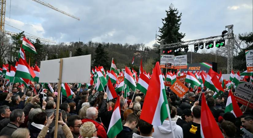 A Fidesz kampányrendezvényén jelentett be közös miskolci és borsodi bérletet Lázár János