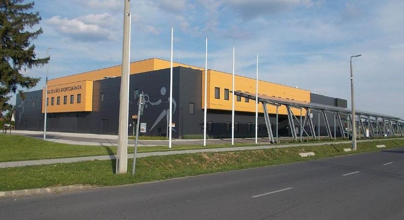 A bíróságon folytatódik a siófoki sportcsarnok parkolójának a vitája