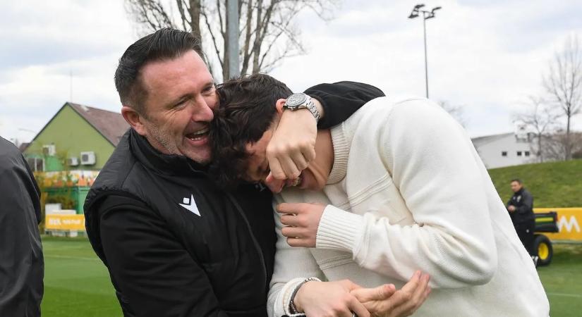 Különleges ajándékot kapott a Fradi edzésén a Bournemouth magyar játékosa