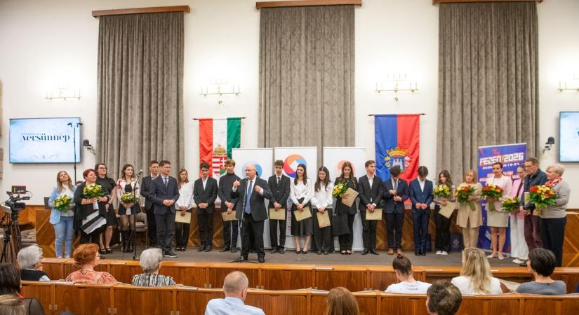 Megvan a XVI. Fehérvári Versünnep győztese!