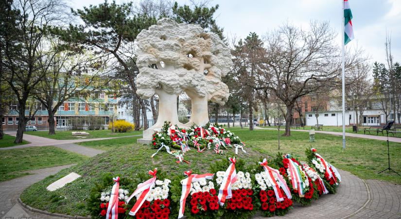 Főhajtás és közös emlékezés a Magyar Lengyel Közéleti Egyesülettel